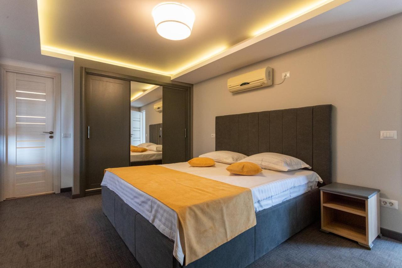 Corso Apartments B&B Фокшаны Экстерьер фото